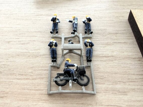 KATO 24-1101 貨物駅で働く職員 カトー Nゲージ 鉄道模型