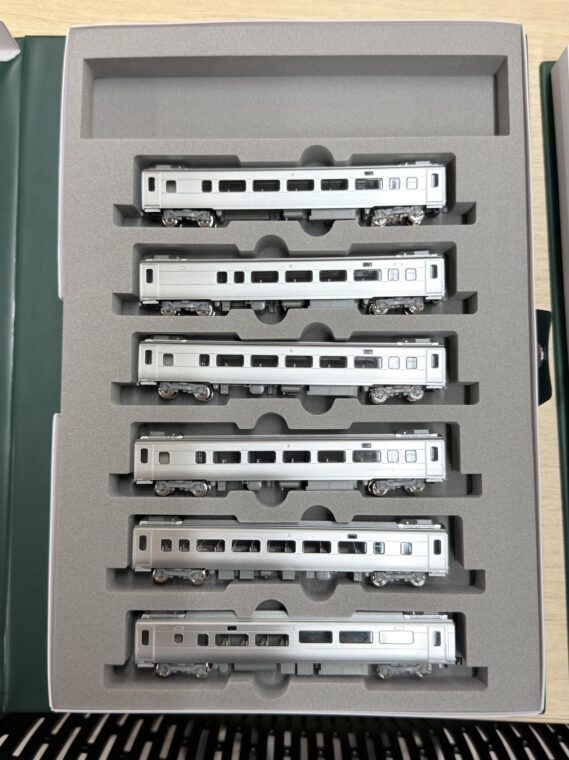 台湾鉄道(台鐵)E500型電気機関車と自強号客車