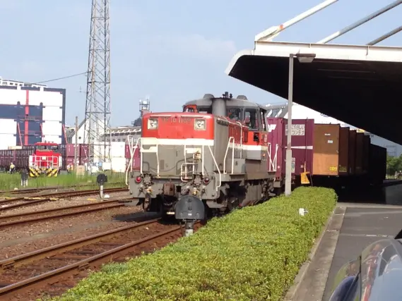 JR ワキ5000形貨車セット＋国鉄 ワキ5000形が入線。 TOMIX 97609 8759