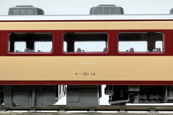 キハ181系「おき・くにびき・いそかぜ」が入線です。 KATO 10-2018