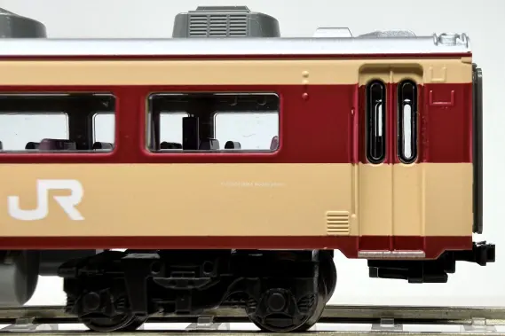 キハ181系「おき・くにびき・いそかぜ」が入線です。 KATO 10-2018