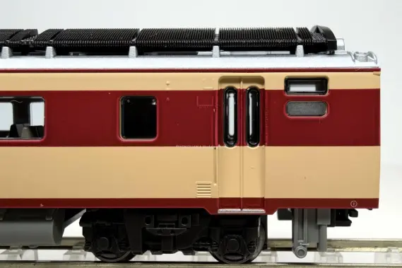 キハ181系「おき・くにびき・いそかぜ」が入線です。 KATO 10-2018