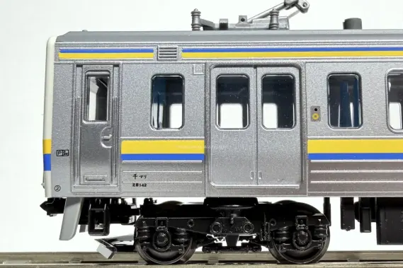 211系3000番台（房総色・パンタグラフ2基搭載編成）507編成が入線です