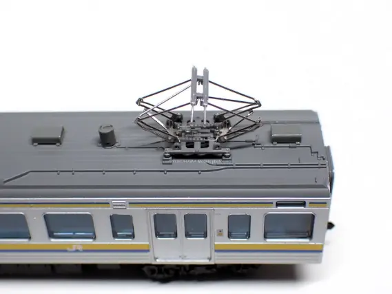 211系3000番台（房総色・パンタグラフ2基搭載編成）507編成が入線です
