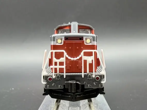 DD51 1000番代(JR西日本仕様·クーラー搭載車)が入線しました。 TOMIX