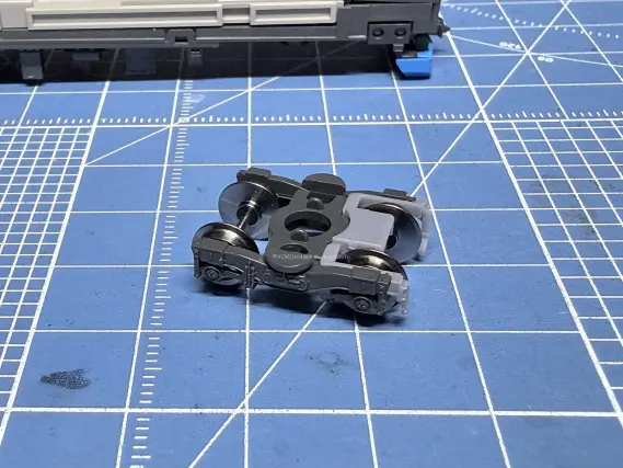 りんかい線「71-000形」を弄る。 その1 排障器取付 TOMIX 98513 98514