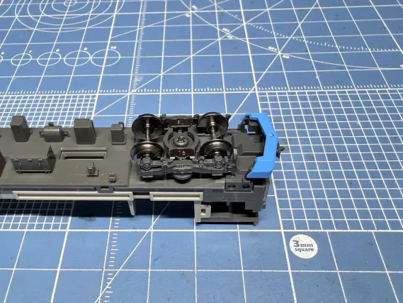りんかい線「71-000形」を弄る。 その1 排障器取付 TOMIX 98513 98514