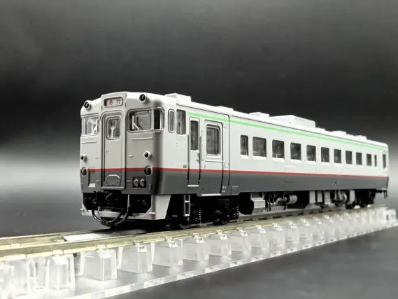 待望の宗谷本線急行用キハ400系「利尻」が入線しました。 TOMIX 97240