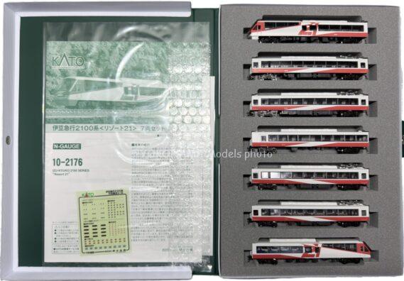 伊豆急行2100系 2次車「リゾート21」R-2編成が入線しました。 KATO 10