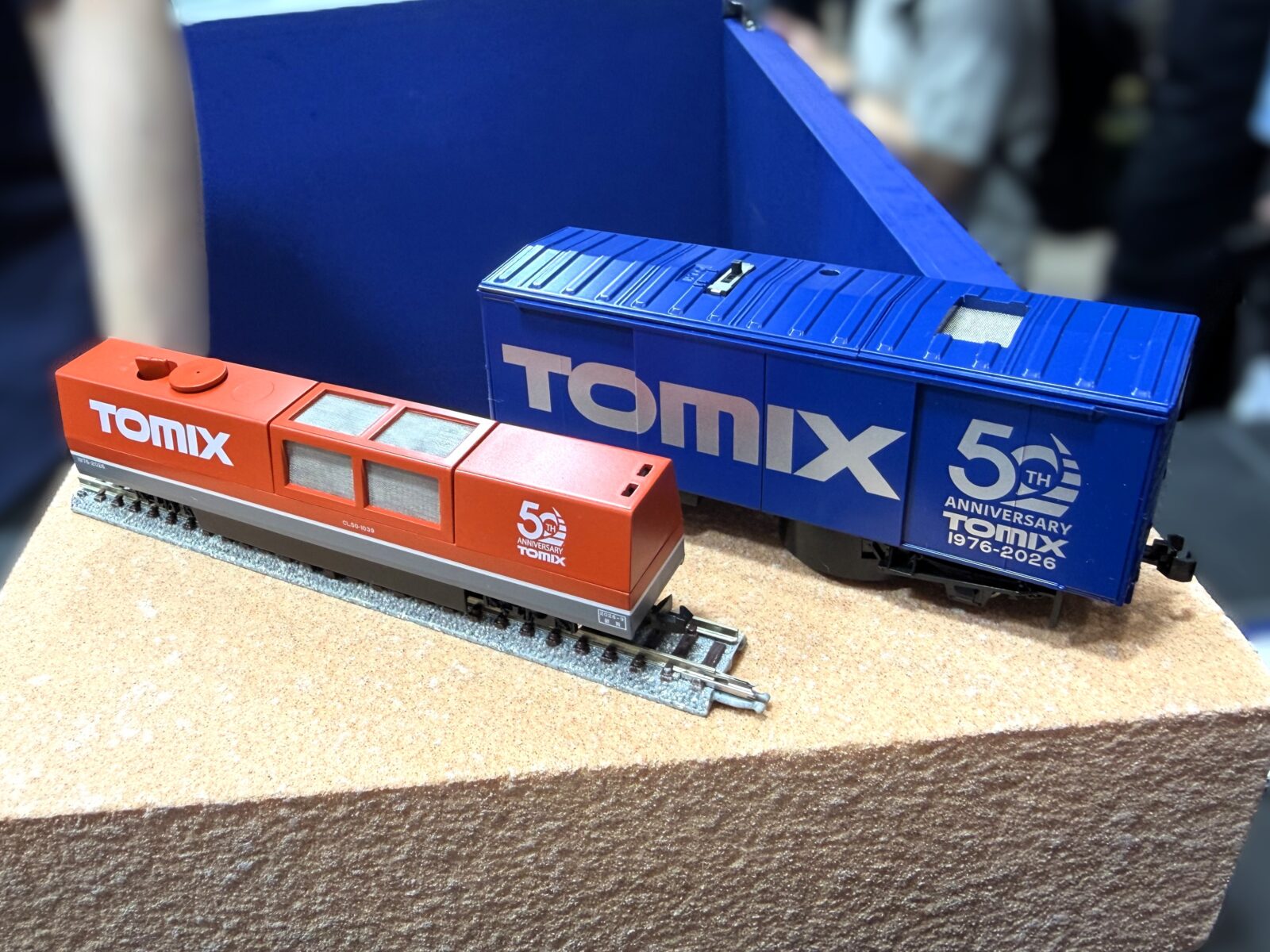 【リリース情報】TOMIX 2026年9月11日(金)発売 マルチレールクリーニングカー(トミックス50周年記念カラー)、近鉄30000系ビスタEXほか トミックス